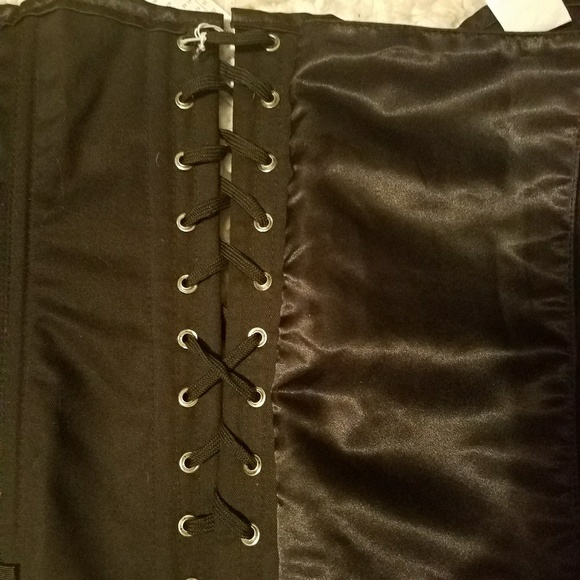 Black zip front corset - Picture 4 of 8